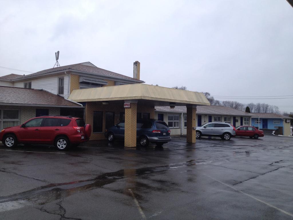 Parkway Inn Vestal Exterior foto